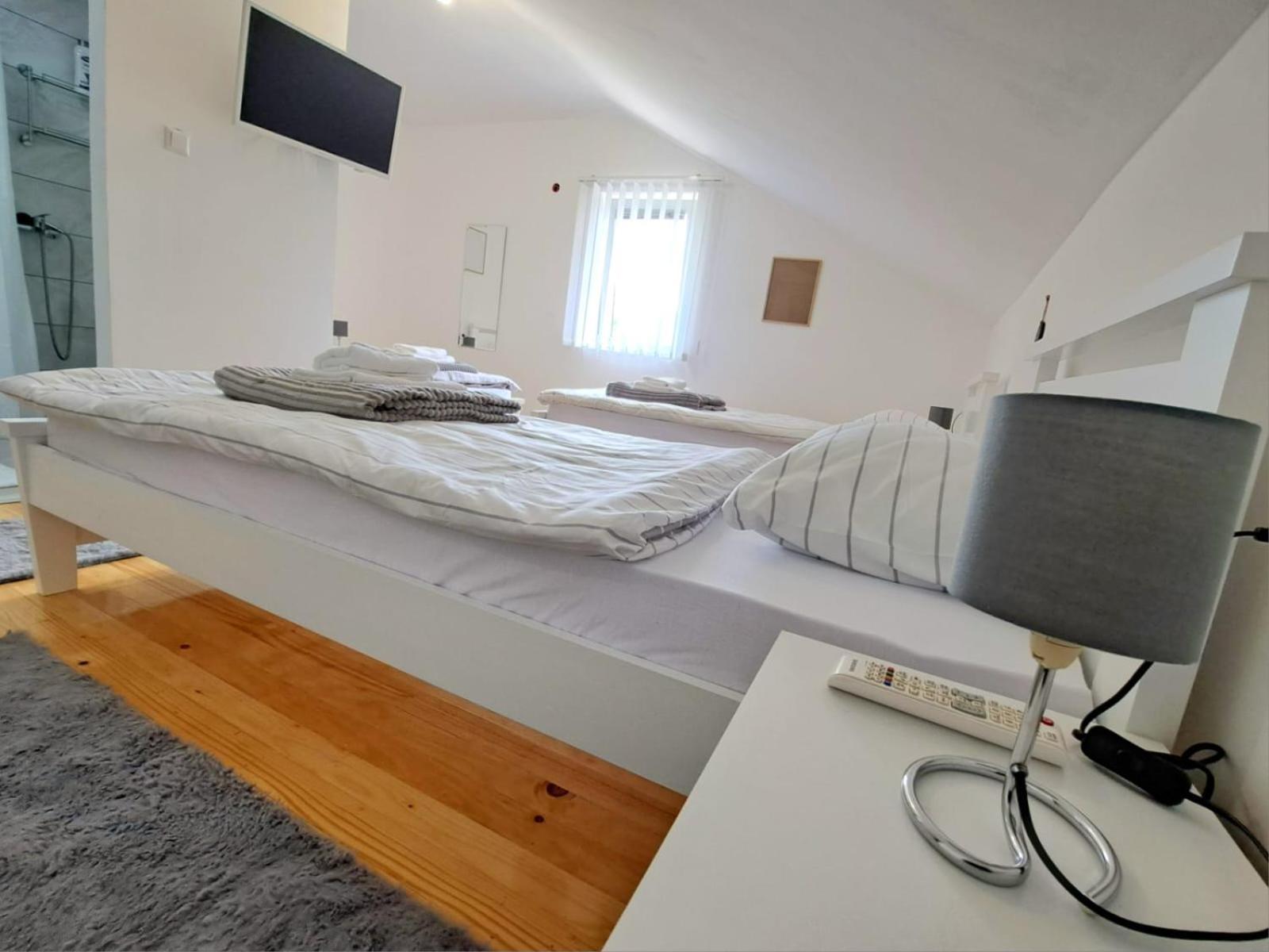 Bed and Breakfast Sobe Zizi Jajce Exteriér fotografie
