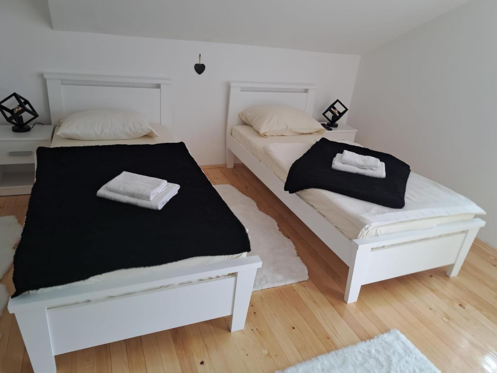 Bed and Breakfast Sobe Zizi Jajce Exteriér fotografie