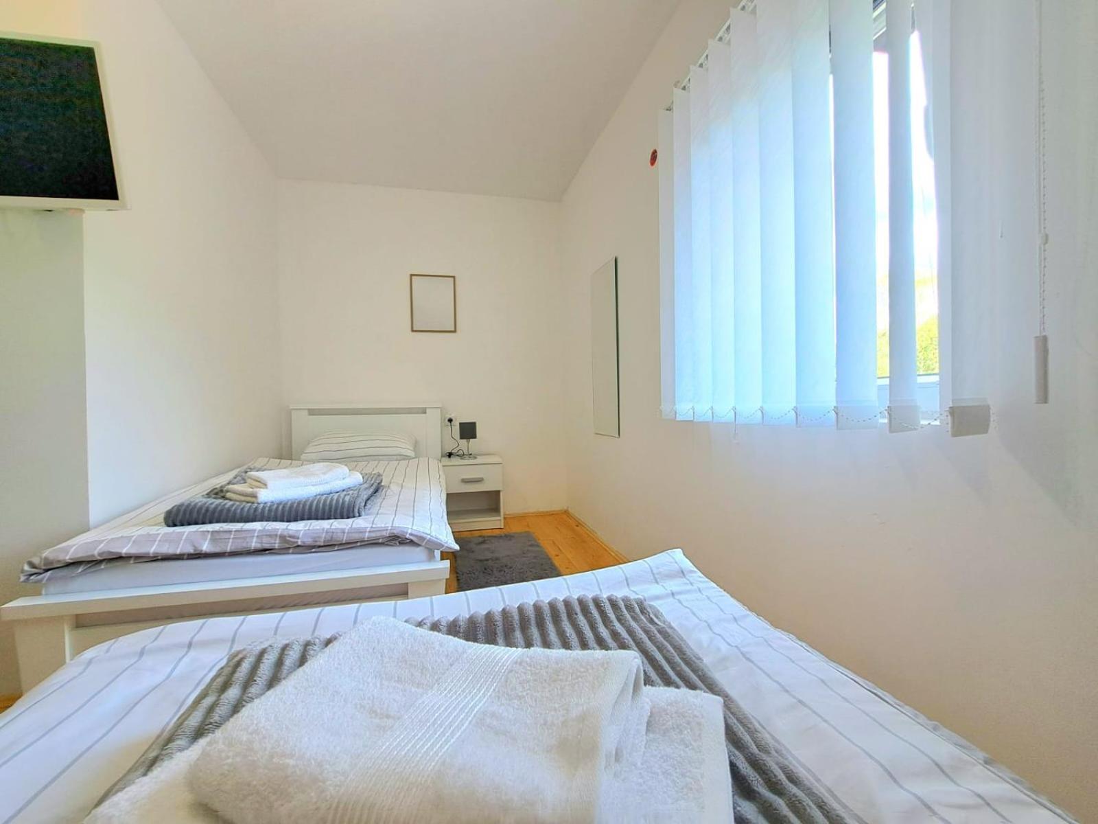 Bed and Breakfast Sobe Zizi Jajce Exteriér fotografie
