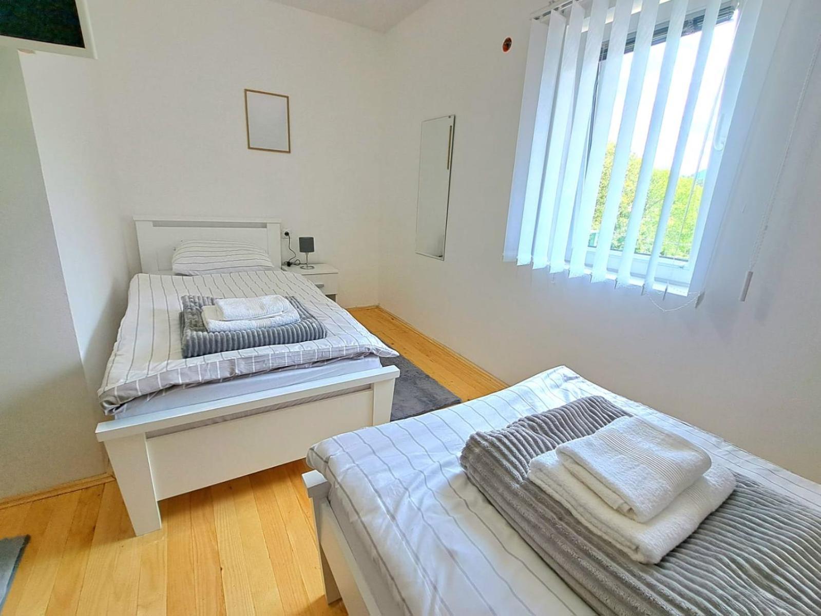 Bed and Breakfast Sobe Zizi Jajce Exteriér fotografie