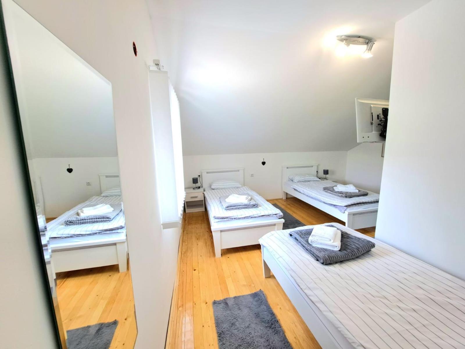 Bed and Breakfast Sobe Zizi Jajce Exteriér fotografie